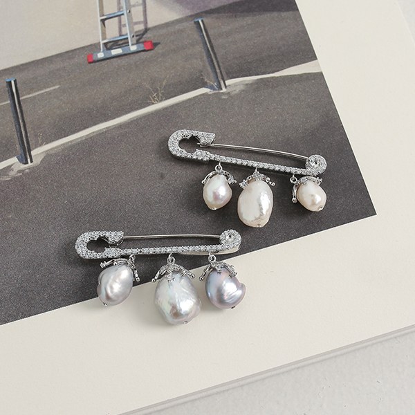 YY-BR081 Delmar pearl clothes pin brooch