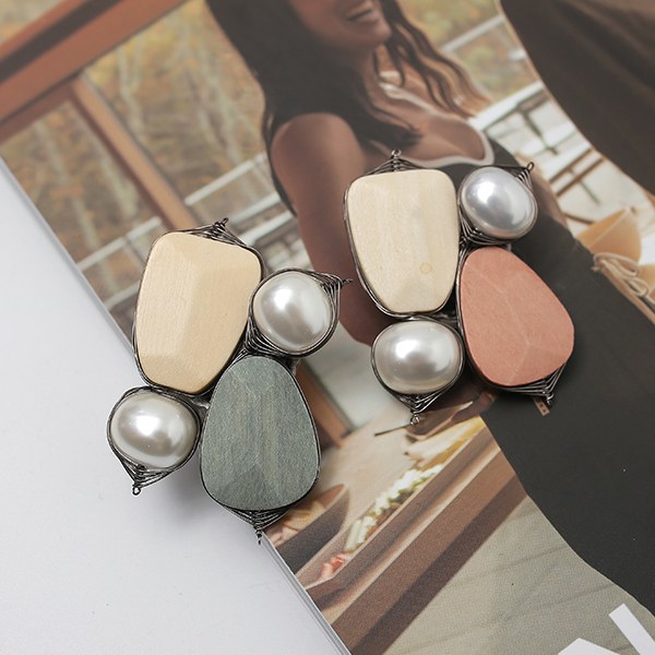 YY-BR090 Bonnwood Pearl Brooch