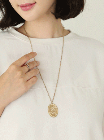 YY-AC432 Oval Coin Pendant Necklace