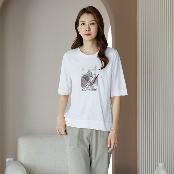 Tomorrow embroidery t-shirt