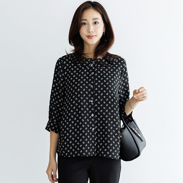 [THE BLACK] D-ball frill neck open blouse TBD3478