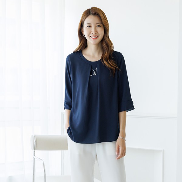 Anne's pearl chain blouse