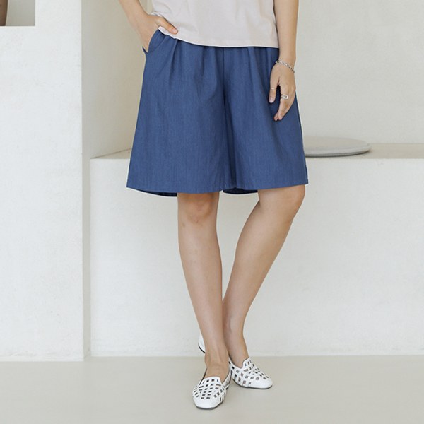 Ponic pin tuck shorts