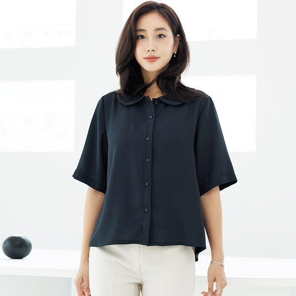 Pony Chel Collar Blouse