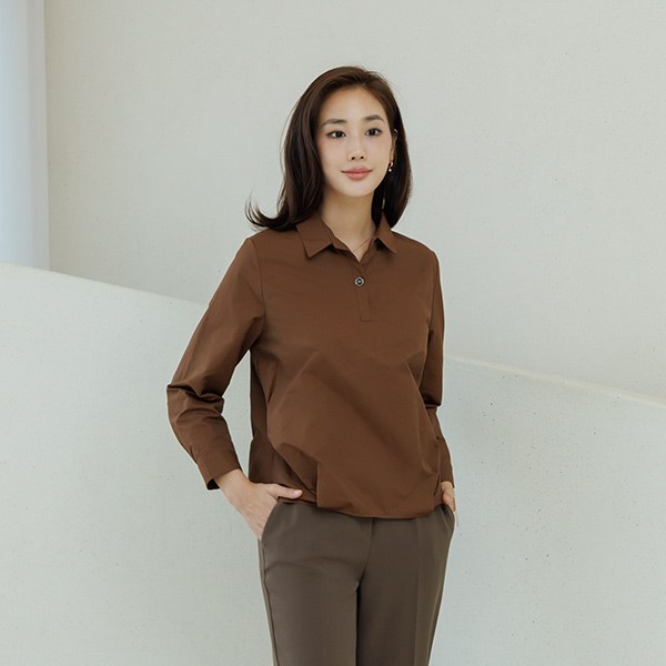 [THE BLACK] Shirring pin tuck half open blouse TBD4106