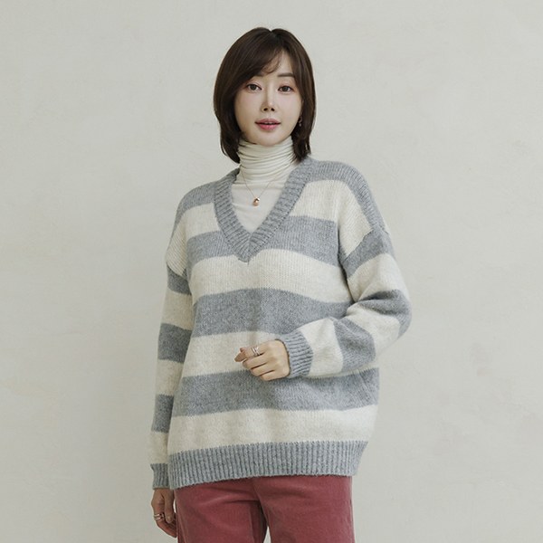 V-neck two-tone wool knit KND6002