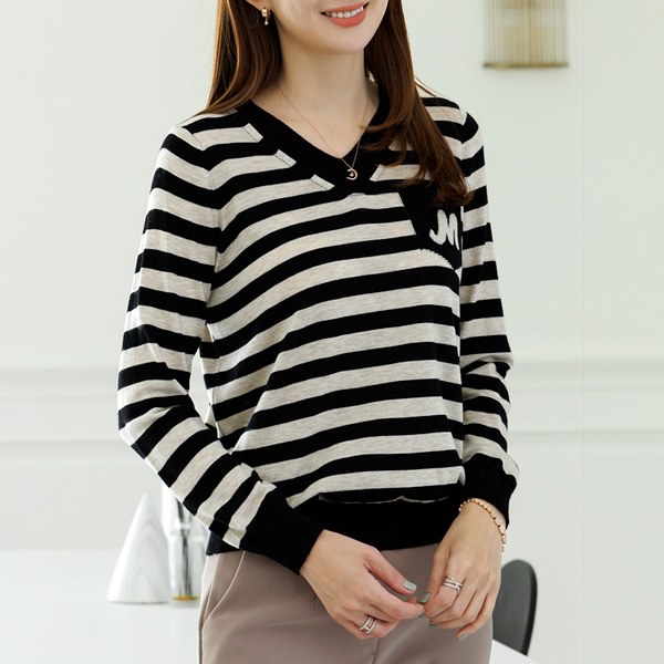 Tudi Dangara V-neck Wool Knit KND5017